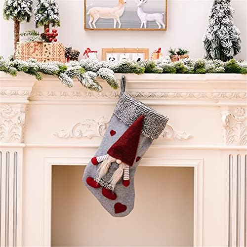 U blizini sandala božićni ukrasi šuma starije božićne čarape božićne čarape privjesak za ukrašavanje slatkiši božićne čarape