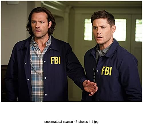 Supernatural Jared Padalecki i Jensen Ackles stoje u hodniku fotografija od 8 do 10 inča, BG