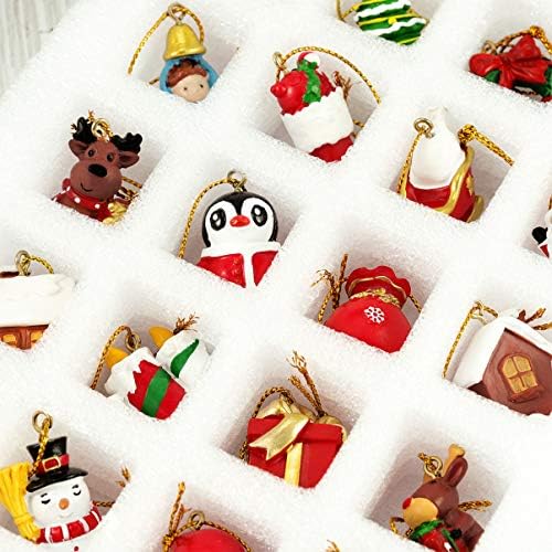 STOBOK 24pcs Božićni Adventski kalendar Ukrasi mini figurica od smole božićno drvce viseći ukrasi Santa Pingvin snjegović