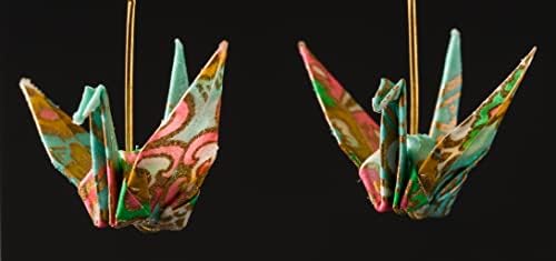 Naušnice s origami dizalicama napravljenim u Japanu. Ručno izrađeni od strane japanskih obrtnika. Izgleda sjajno s Yukata